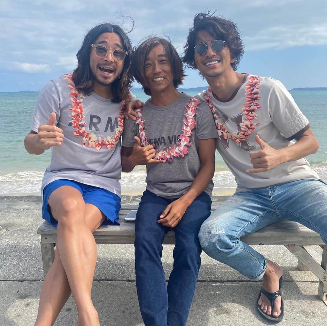 幸太さんのインスタグラム写真 - (幸太Instagram)「Thanks for 2020﻿ ﻿ ﻿ 2020年最終日﻿ 無事に乗り納め出来ました🏄🏿‍♂️﻿ ﻿ ﻿ 今年はCOVID-19 に振り回された一年でしたが﻿ ﻿ こうやって元気に過ごせただけでも良しっ👍﻿ ﻿ ﻿ ﻿ 今年も色んな方にご縁を頂き﻿ 良い出逢いのある一年でした﻿ ﻿ 来年も更に笑顔溢れる一年になるよう頑張りますので、宜しくお願いします💪﻿ ﻿ ﻿ ﻿ ご縁を頂いた皆さん﻿ 新しい出逢いを頂いた皆さん﻿ いつも応援してくれてる皆さん﻿ 陰ながら支えてくれてるスタッフ﻿ そして、家族…﻿ ﻿ ﻿ 皆んなに感謝🙏﻿ 来年も仲良くしてくださーい😊﻿ ﻿ ﻿ #memories #2020 #surf #friends #nakama #thankyou ﻿ #感謝 #仲間 #家族 #笑顔が一番 ﻿ #来年もよろしくお願いします ﻿ #2020年の思い出 ﻿ #ご縁に感謝」12月31日 21時56分 - kotawave