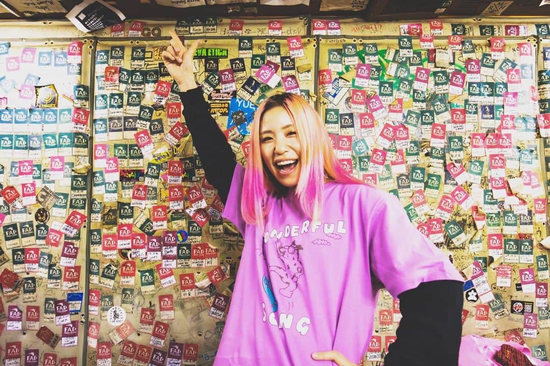 あやぺたのインスタグラム：「2020年ありがとうございました！ 2020年は人生で一番忘れられない年になりました。 やっぱりライブしてる時が一番生きてます。 今年会えた人も会えなかった人も来年どこかであえますように^_^  photo @naoto_iwabuchi_」