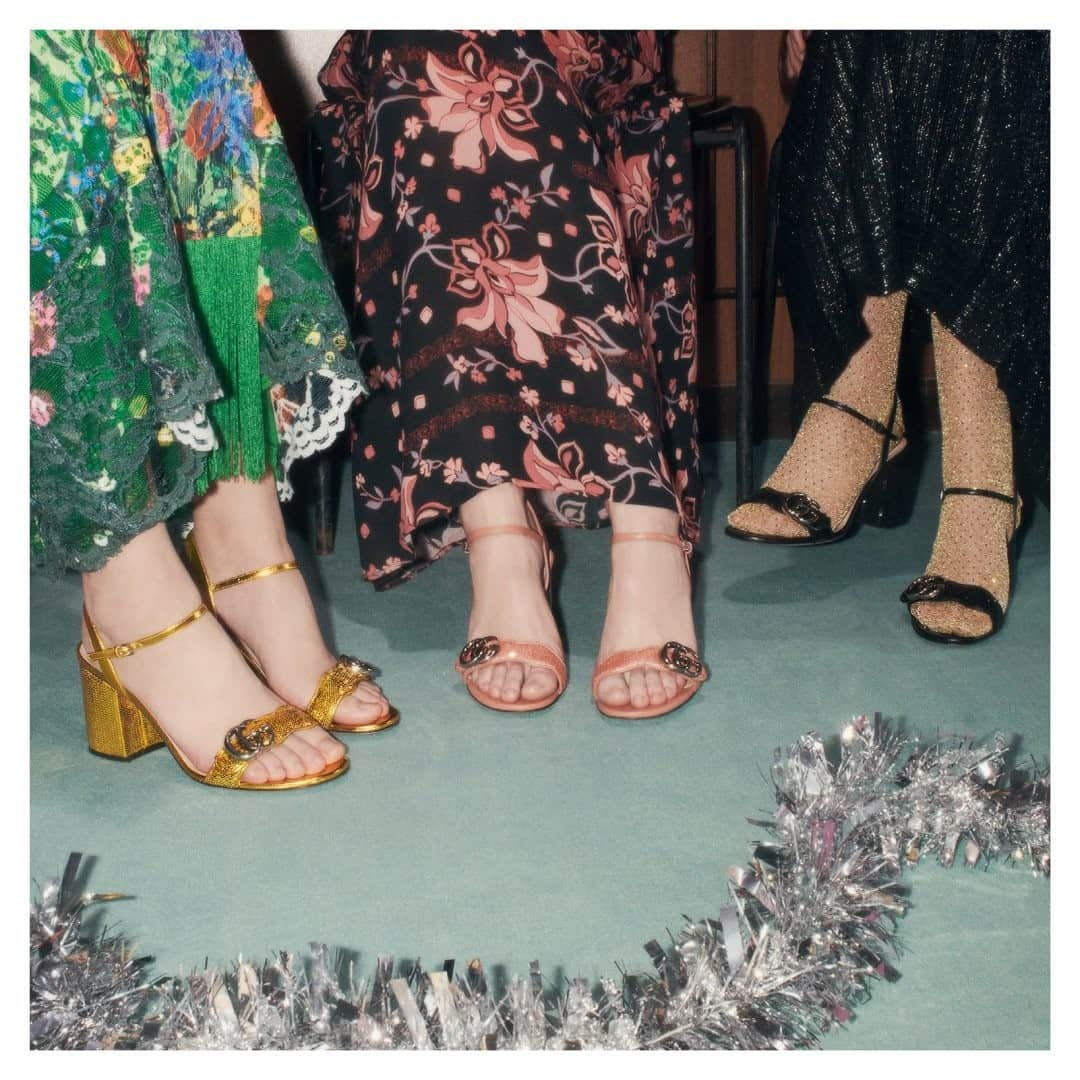 グッチさんのインスタグラム写真 - (グッチInstagram)「The simple silhouette of the new #GGMarmont block-heel sandals with Double G hardware recalls 70s ease and glamour in a range of colors and treatments. Discover more through link in bio. #AlessandroMichele @alessandro_michele #GucciGift」12月31日 22時00分 - gucci