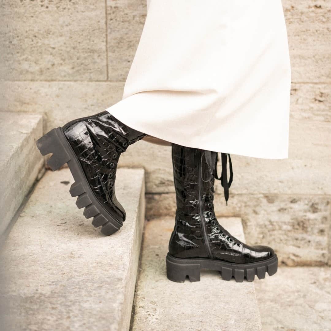ケンネル&シュメンガーさんのインスタグラム写真 - (ケンネル&シュメンガーInstagram)「all black ROOM winter boots. #kennelundschmenger #winterboots #allblack #blackboots #winterstyle」12月31日 22時01分 - kennelundschmenger