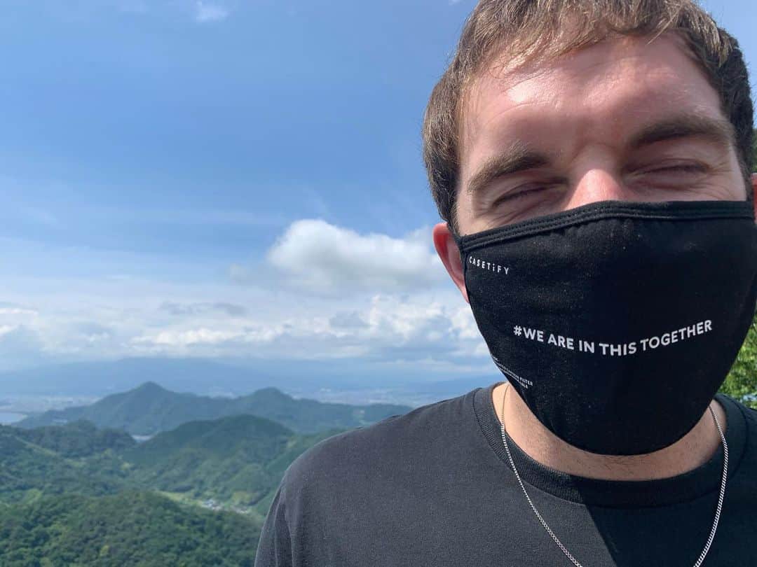 のインスタグラム：「Bye bye 2020. #2020  #weareinthistogether」