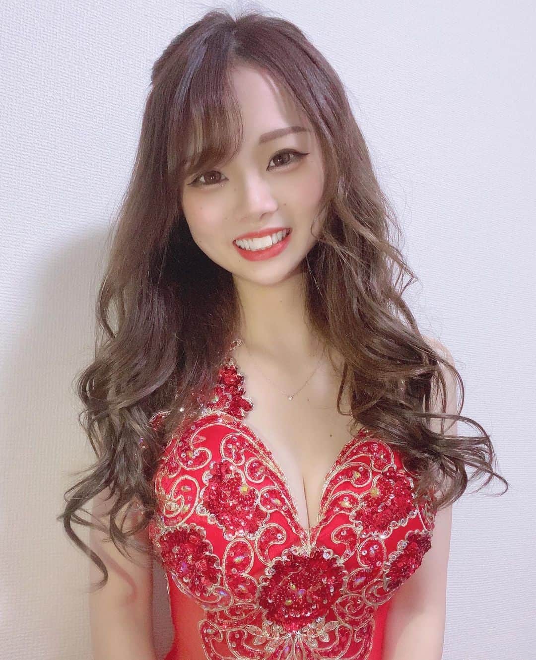 のんのんのインスタグラム：「今年も1年お疲れ様でした‼️ たくさんのありがとうでいっぱいの年になりました☺️  コロナでいろいろ大変なこともありましたが たくさんの方に支えられ、応援され、 今年も楽しく充実した１年になりました☺️❤️  お客様、キャストさん、社員さん 皆さん本当にありがとうございました😊  来年も感謝の気持ちを忘れず のんらしく頑張りたいと思います‼️  皆さんお体に気をつけて楽しい年越しをお過ごし下さい✨ 来年もよろしくお願いします‼️  2020年12月31日 ラウンジリオ 博多店:のん  #博多 #筑紫口 #中洲 #歌舞伎町  #名古屋 #ミナミ #すすきの #錦 #キャバクラ #ニュークラブ #ラウンジ #ガールズバー #ハロウィンコスプレ #ハロウィン #ハロウィンイベント #キャバ嬢 #ホステス #ポケパラ #ナイツネット #キャバコレ #撮影 #宣材写真 #モデル #ドレス #バリポケ  #ドンペリ #ソウメイ#アルマンド #シャンパン」