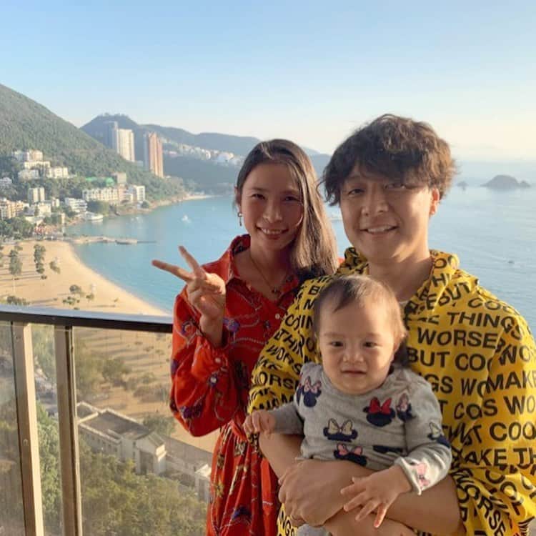 のインスタグラム：「・﻿ 【自分らしく笑って生きるための「お金」との向き合い方】﻿ ﻿  ＼香港のリゾート地で生活中！／ ﻿ ﻿ 日本全国♡世界を飛び回る💕﻿ シンデレラ起業塾主宰✨﻿ 起業プロデューサーの上野由美子です❤﻿  ﻿ ﻿ 人生に1番大切なものって﻿ 何だと思いますか？🥰﻿  ﻿  ﻿ 愛？仲間？家族？健康？お金？﻿ それとも物質的なもの？﻿  ﻿  ﻿ 自分らしく生きるためには、﻿ どれもとっても大事です💕﻿  ﻿  ﻿ 1番を決めなくても、﻿ どれも手に入れたいですよね！！﻿  ﻿  ﻿ ﻿  ﻿  ﻿ じゃあ、あなたが﻿ 人に「これが1番大切！」と﻿ 言いにくいものはどれですか？🤣﻿  ﻿  ﻿ 「お金が好きだけど、言いにくい🥺」﻿ そんな方が、案外﻿ 多いんじゃないかな、と思います。﻿  ﻿  ﻿ あなたは、﻿ 「お金が好き❤️」って言えますか？﻿  ﻿  ﻿ お金があるから手に入るものは、﻿ たくさんあります。﻿ 経験も心の余裕も、思いやりも♪﻿  ﻿  ﻿ ﻿  ﻿  ﻿ 稼ぐためには、﻿ お金が欲しい♡好き♡という気持ちで﻿ ビジネスをすることが大切です！！﻿  ﻿  ﻿ 思いと行動が一致しないと、﻿ 結果に繋がりにくいんです😆✨﻿  ﻿  ﻿ お金に対する考え方を﻿ 是非是非、振り返ってみてくださいね！﻿  ﻿ ﻿ ﻿ ﻿ それではまた〜💕﻿ ﻿ ﻿ *・。*゜・。・o゜・。*゜・。・o*゜・。*゜・。・﻿ ﻿ 夢を叶える【シンデレラ通信】では、﻿ 新しいプロジェクトの進捗や﻿ ブログにも書けないここだけの話をお届け予定です💓﻿ ﻿ ご登録で﻿ 「幸せなお金持ちになる✨魔法の習慣資料」﻿ プレゼント中❣️🎁﻿ ﻿ プロフィールのURLをタップしてね💕﻿ @yuminoko﻿ ﻿ *・。*゜・。・o゜・。*゜・。・o*゜・。*゜・。・﻿ ﻿ #ママ起業#ママ起業塾#集客#集客支援#副業#産休#香港生活#香港移住#海外生活#海外移住#ワーママ#アメブロ集客#シンデレラ起業塾#リモートワーク#SNS起業#お金﻿#お金が好き」
