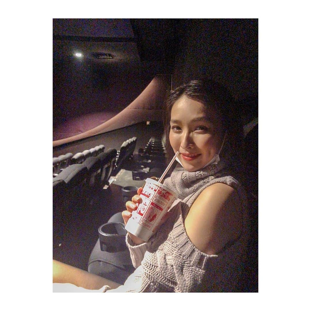 森田真以のインスタグラム：「🎬 えんとつ町のプペルやっと観に行けた❣️ お笑い芸人西野さんの超大作👏🏻✨ 1年ぶりの映画館はやっぱり迫力が あって最高でした😆🍿 . 2回号泣してしまって化粧ぼろぼろ🥲 それもまた良い思い出✌🏻 付き合ってくれた友達に感謝💓 . . . #movie #roppongi #tokyo #roppongihills #me #photography #model #映画 #えんとつ町のプペル #感動 #映画館 #六本木 #六本木ヒルズ #映画好きな人と繋がりたい #ポップコーン #東京 #時差投稿 #今日じゃないけど #もうすぐ今年も終わり」