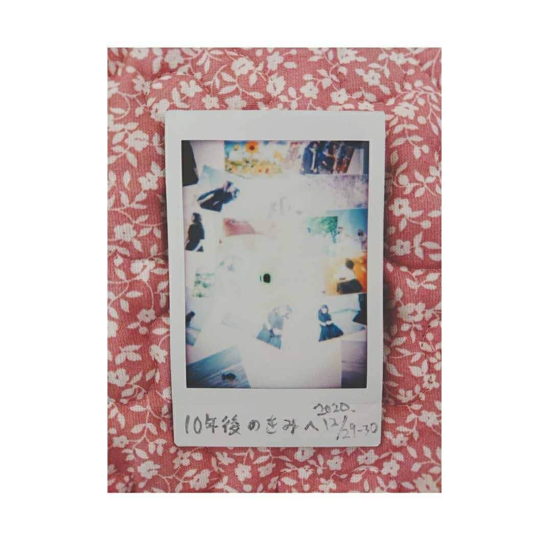 桜羽萌子のインスタグラム：「記憶の海でいつまでも色褪せないあたたかな色 そんな存在でありますように . . . . . . . . . . . . . . . . . #記憶の欠片 #その瞬間に物語を #スクリーンに恋して  #lomography  #lomo  #チェキのある生活  #ゆうやけこやけ部 #ファインダー越しの私の世界  #good_portraits_world #チェキ #ロモグラフィー #followme #写真好きな人と繋がりたい #ロモインスタント #キリトリセカイ  #きりとりせかい #記憶の海」