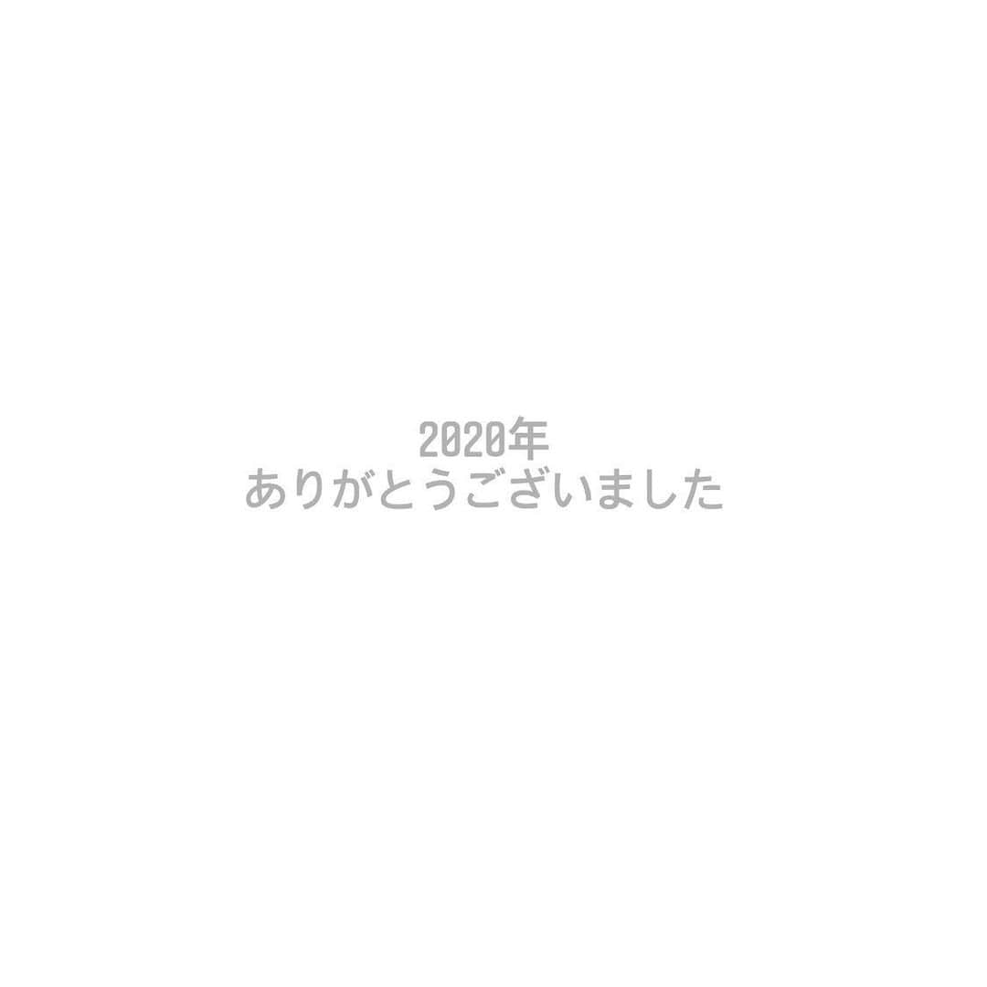 伊藤千晃さんのインスタグラム写真 - (伊藤千晃Instagram)「今年はみんなからもらった言葉一つ一つに支えられ前に進んだ一年でした。﻿ ﻿ まだまだ気を許さない日々が続きますが、﻿ みんなとまた笑顔で会える日を楽しみにしています⭐️﻿ ﻿ 2020年もありがとうございました‼︎﻿ よいお年を！！﻿」12月31日 22時24分 - kikichiaki