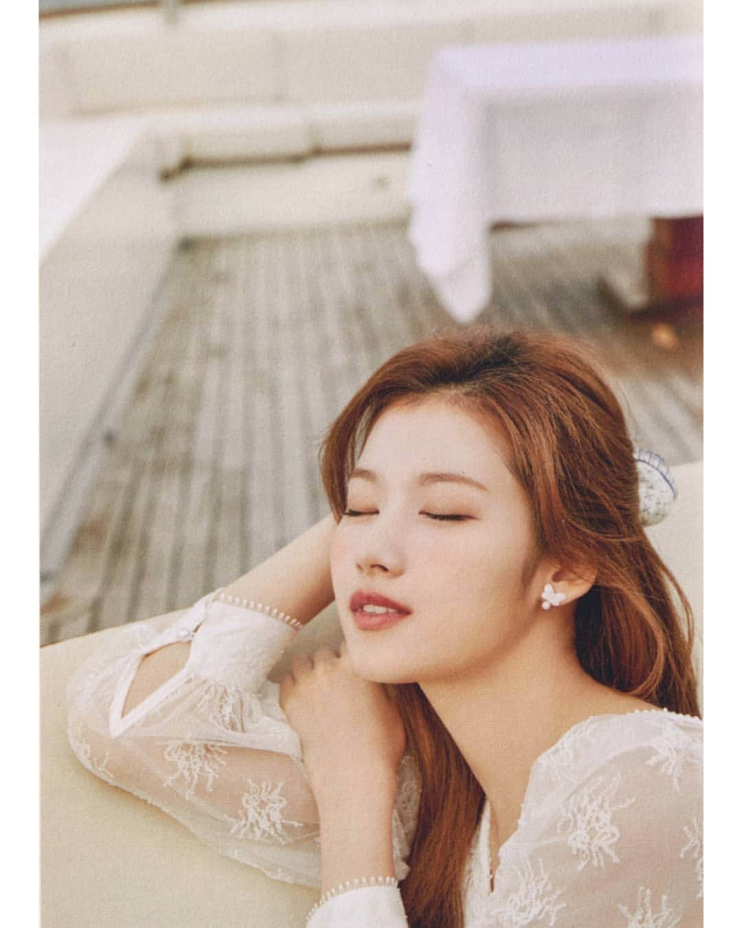 サナさんのインスタグラム写真 - (サナInstagram)「[SCAN] TWICE SEASON'S GREETINGS 2021 "THE MOMENT FOREVER" . Happy New Year 2021 everyone!🥳🎉 ーーーーーーーーーー Follow > @sana.twice.kr < . @twicetagram #TWICE#트와이스#ONCE#Sana#사나 #Nayeon#나연#Jeongyeon#정연#Momo#모모#Jihyo#지효#Mina#미나#Dahyun#다현#Chaeyoung#채영#Tzuyu#쯔위」12月31日 22時27分 - sana.twice.kr