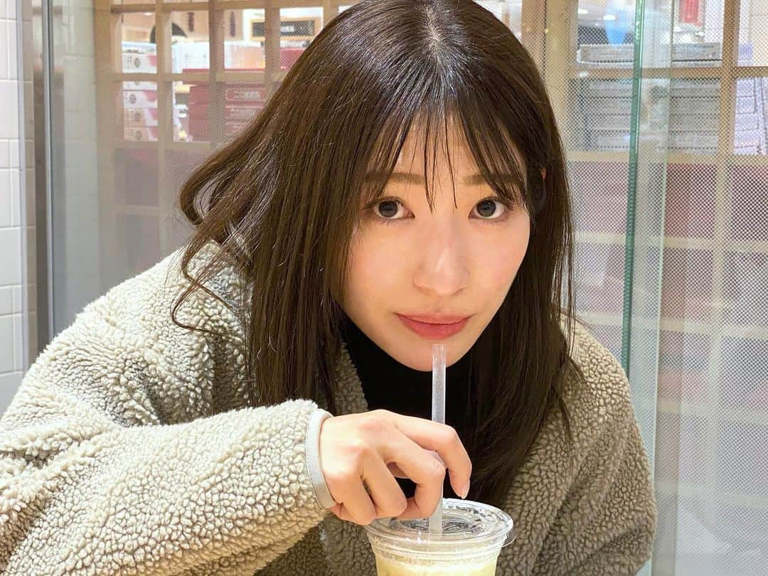 北川彩さんのインスタグラム写真 - (北川彩Instagram)「. 2020年12月31日、大好きなキウイジュース飲んでます🥝 よいお年をお迎えください♡」12月31日 22時28分 - aya_kitagawa_