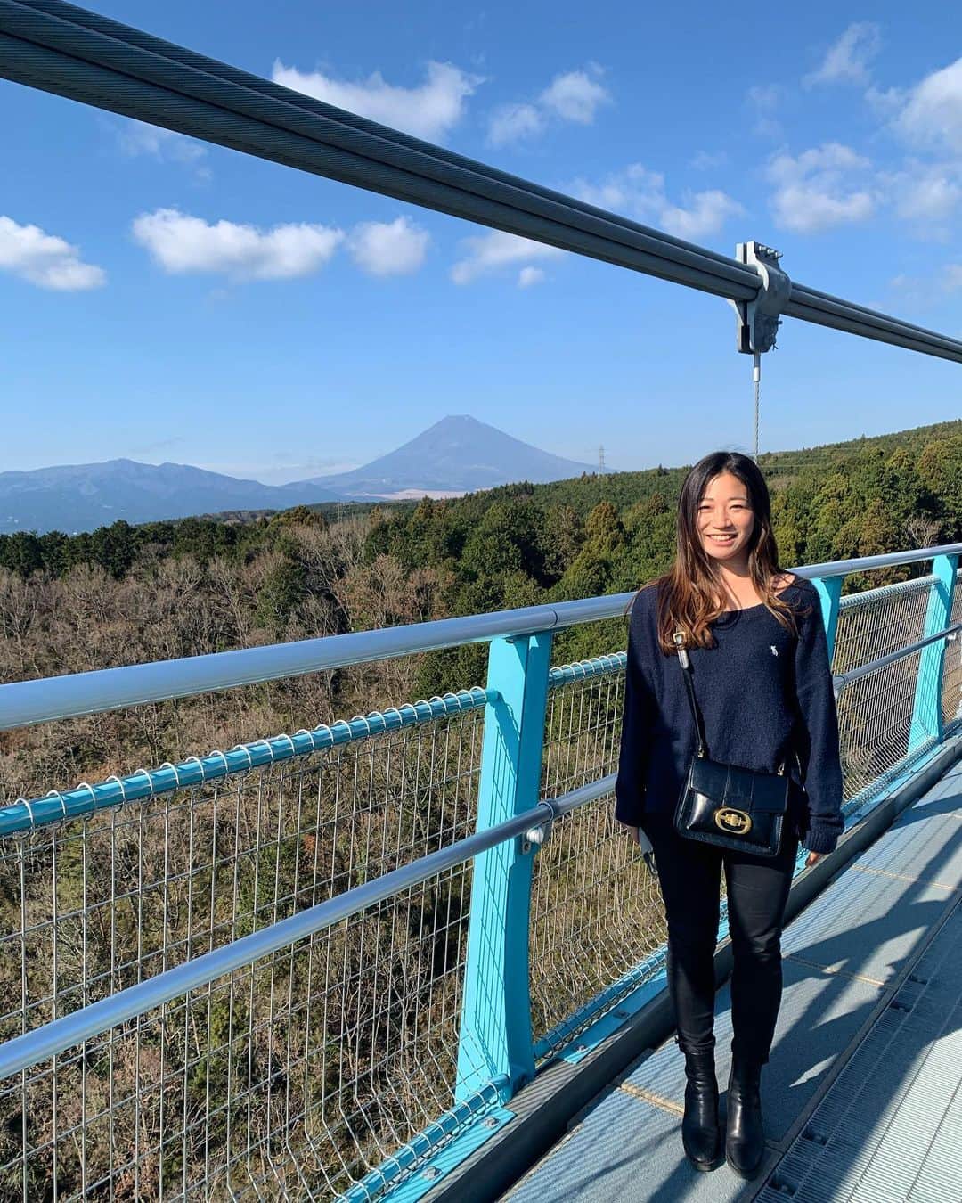 吉冨愛子 のインスタグラム：「2020年もありがとうございました！ 今年は自分の中で選手生活に区切りをつけるという大きな決断をした年でした。 たくさん悩んでたくさん苦しんだ年でしたが、引退してからも変わらず周りの皆様に支えられて今の自分があります！ ありがとうございました🙇‍♀️🙇‍♀️🙇‍♀️ 周りの方への感謝を忘れず、2021年も自分に出来ることを頑張っていきたいと思います。 よろしくお願い致します！！😊  #2020 #ありがとうございました #富士山 #テニス #テニス女子 #来年もよろしくお願いします #アオヤマスポーツ #babolat #babolatjapan」