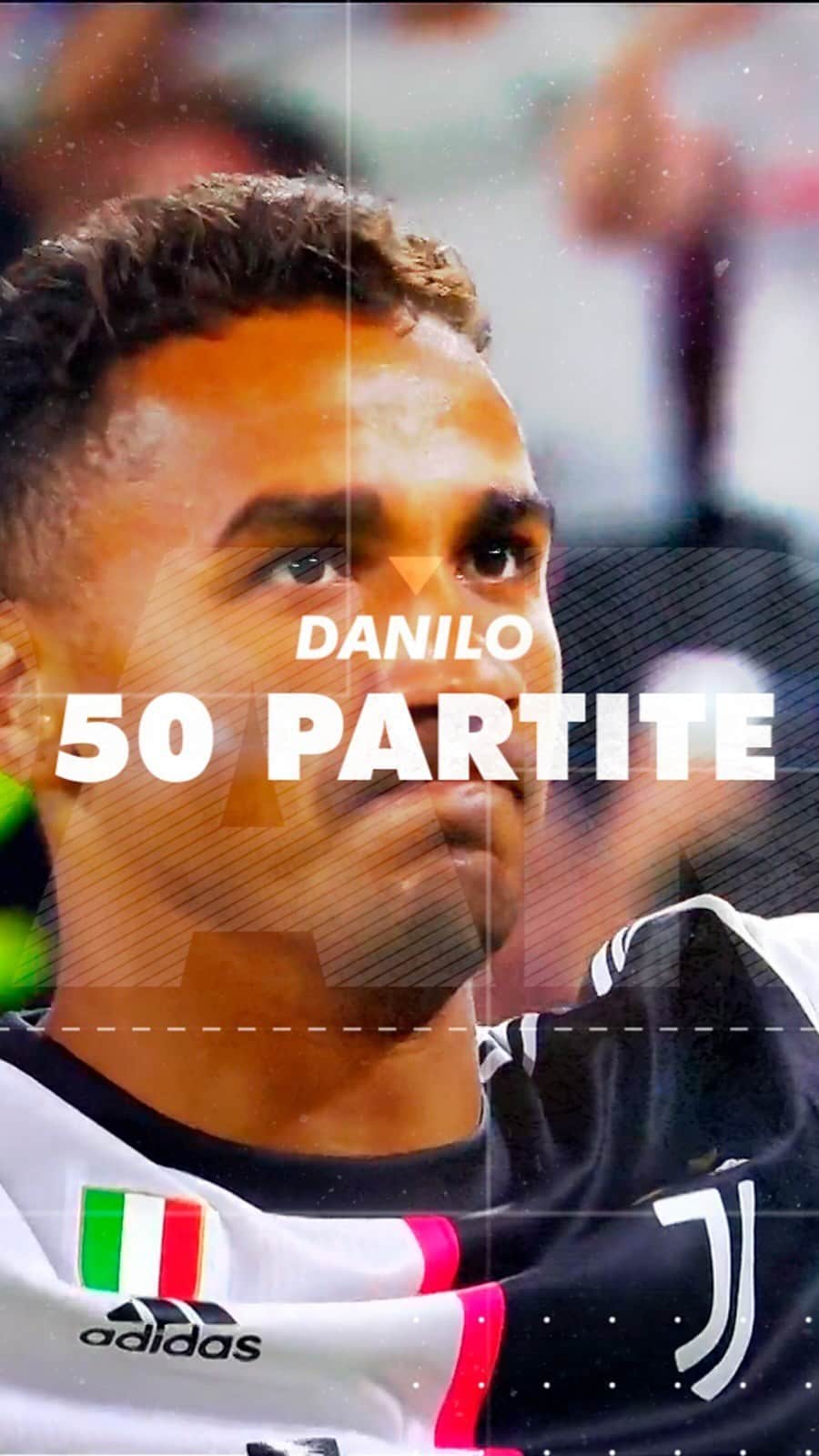 ダニーロ・ルイス・ダ・シウバのインスタグラム：「Sono state 50 partite con questa maglia, ma è solo il primo capitolo di una storia che voglio continuare a scrivere. Auguri di buon 2021 a tutti noi e grazie! @juventus 🤍🖤💪🏾   #gratitudine #forzajuve #dani13 #finoallafine #debicaspromundo」