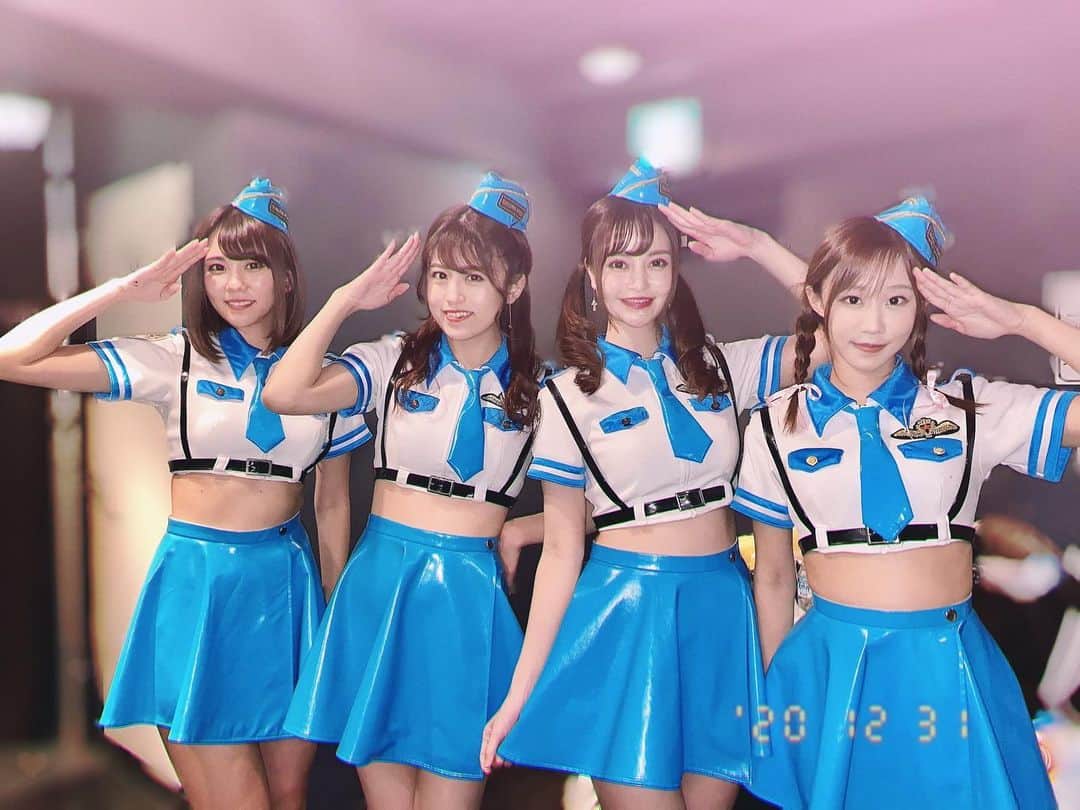 長澤佑香のインスタグラム：「﻿ 2020年ラストライブが終わりました👏🏻﻿ みきちゃん💛まりなちゃん❤️も最後🥲﻿ お疲れ様でした！出会えたことに感謝🥲﻿ ﻿ 今年の思い出はやっぱりミニスカポリス﻿ になったこと👮🏻‍♀️沢山の出会いと別れが﻿ あったけど、辛いことよりも楽しいこと﻿ 嬉しいことの方が多い一年でした🧡✊🏻﻿ 来年からは新体制になりますが、みんな﻿ のお姉ちゃんとして引っ張っていけるよ﻿ うに頑張ります🥺✊🏻﻿ ﻿ しばらくライブ三昧だったからお正月は﻿ ゆ〜っくりおうち時間を楽しむよ♡♡♡﻿ ﻿ 新年一発目のライブは1月6日です👮🏻‍♀️💫﻿ 赤羽レニーにて新メンバーのひかポリス﻿ のお披露目があります💙是非ポリス初め﻿ しに来て下さい🙌🏻﻿ ﻿ ではではみなさん、良いお年を🎍﻿ ﻿ #2020 #大晦日 #ミニスカポリス」