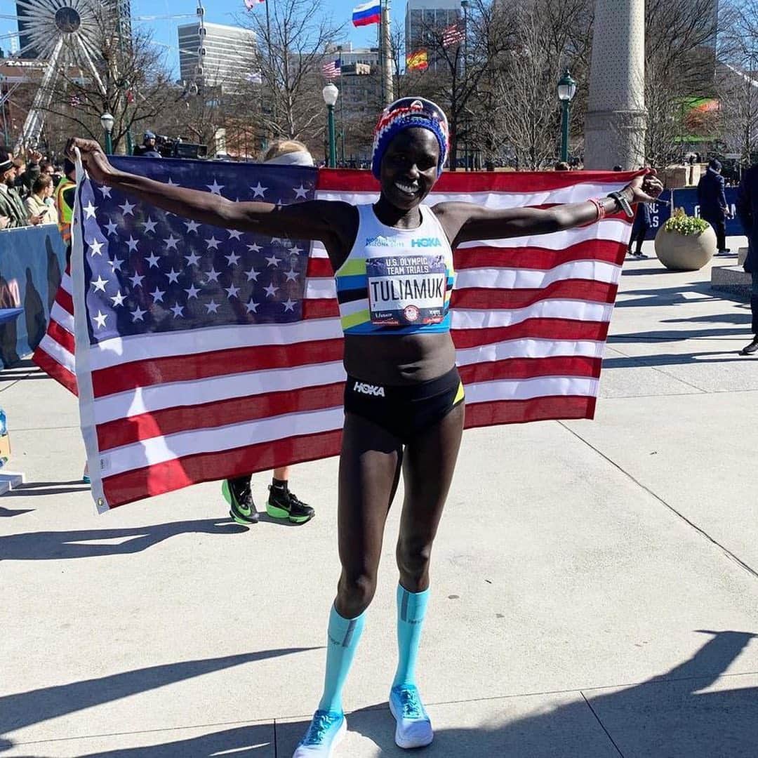 ホカオネオネのインスタグラム：「We won’t forget 2020 – like a tough race or a hard workout, we’ll grow from it. It taught us patience, persistence and perspective. And we are so inspired by all of you and how you navigated a challenging year.  But now we’re starting fresh. It’s time to look forward. We have new goals, new challenges, and a new year to experience together.  We have an exciting announcement tomorrow – so stay tuned. 2021, we’ve got this.  It’s Time to Fly. #TimeToFly」