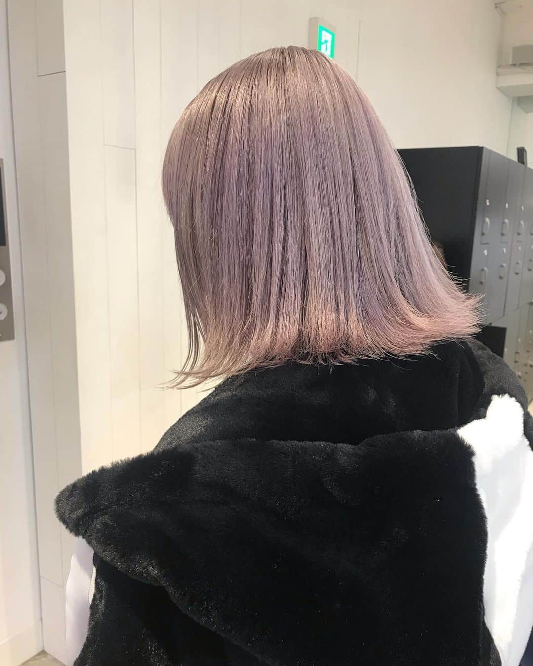 Haruca.mさんのインスタグラム写真 - (Haruca.mInstagram)「＿＿＿＿＿﻿ #haruカラー💗﻿ 〻お 客 様 カ ラ ー〻°﻿ sheer lavender Greige﻿ ﻿ Bleach 3〜﻿ ベースの状態により変わります﻿ ﻿ ケアカラーあります♥︎﻿ ダメージが気になる方はご相談ください♥︎﻿ ﻿ 〻: 〻. 〻: 〻. 〻:﻿  カット・フルカラー ¥5,800〜﻿ カット・ダブルカラー ¥12,200〜﻿ カット・グラデーションカラー ¥14,200〜﻿ カット・3Dハイライトカラー ¥14,200〜﻿ カットハイブリーチ ¥18,200〜 ﻿ ﻿ ケアカラー・ケアブリーチ ＋¥2,000﻿ ﻿ 指名料 ¥1,000﻿ ﻿ メニューがわからない場合はご相談下さい🙇🏼‍♀️﻿ 〻: 〻. 〻: 〻. 〻: 〻.﻿ ﻿ @album_hair﻿ @haruca0115﻿ ﻿ #ミルクティーベージュ#グレージュ#ホワイトラベンダー#ヘアカラー#簡単ヘアアレンジ#セルフアレンジ#ハイトーンカラー#헤어어레인지#포니테일#셀프헤어어레인지#좋아요#좋아요환영#메이크업#얼스타그램#머리스타그램」12月31日 22時44分 - haruca.mm