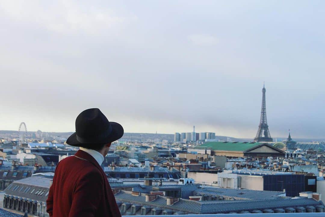 のインスタグラム：「2020年もありがとうございました😋🙏﻿ ﻿ 皆様良いお年を🎍✨﻿ ﻿ ﻿ ﻿ ﻿ ﻿ ﻿ ﻿ #france #paris  #travelling #beautiful #travel #trip #journey #travelgram #love #happy #eiffeltower #sky  #instagood #art #fashion #photooftheday  #cool #traveler #power #instatravel #travellover  #フランス #パリ #海外 #海外旅行 #旅  #旅行  #海外生活 #2020goals #🇫🇷」