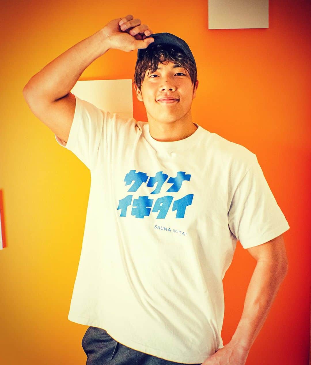 のインスタグラム：「2020年は苦難の年になりました。 そんな時に支えてくださったのは家族、DDTのみんな、ファンの皆様です。 ありがとうございました。  2021年は良くしかならないと思うので今から楽しみです。はやくこーいー！  来年もプロレス君としてがんばっていきます。よろしくお願い致します！」