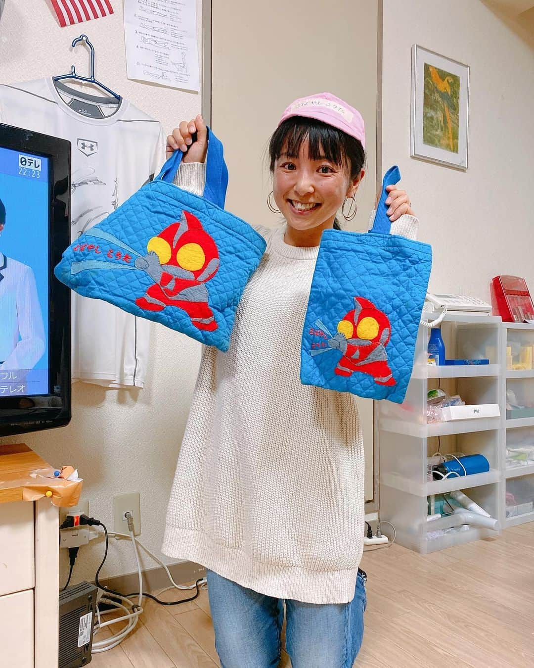 片岡安祐美さんのインスタグラム写真 - (片岡安祐美Instagram)「🍀😊🍀  東京の実家で、ゆっくりまったりな年越しです✨ 旦那さんの幼少期時代のお話で大盛り上がり🤣🤣🤣  今年も皆さんお世話になりました🙇‍♂️ 来年はもっともっと、たくさんの人に会えて、お話しできて、 笑顔溢れる1年になりますように♡  #我慢の1年 #感謝の1年  #たくさんのことに気付いた1年 #小さな幸せが大切  #当たり前は当たり前じゃない  #日々を大切に #誰かを想う気持ち  #笑顔溢れる1年になりますように  #誰かのために #テーマは愛  #大晦日 #笑い納め #感謝を込めて   2021年世界中に、みんなに幸あーれ❤️  片岡famのみんなも、元気でいてね！！大好きだよ♡」12月31日 22時50分 - ayumi.kataoka_gg.1