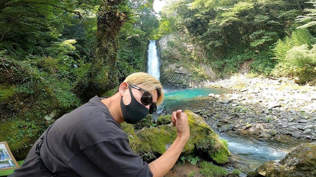 伊藤千秋のインスタグラム：「2020年大変お世話になりました！時代の節目に変化、色んな事を思い、色んな事を考えました！やってきたものを信じて、 流されない自分も磨けた1年になりました。 最高の出会いとこれまでの仲間に救われた2020年。 感謝の気持ちで一杯です！ そしてオリジナルと言う言葉が好きなりました！ 本年度もお世話になりました！2021年も宜しくお願い致します🔥🔥🔥🔥🔥🔥 #claps #clapsstore #blading #fishing  #entertainment」