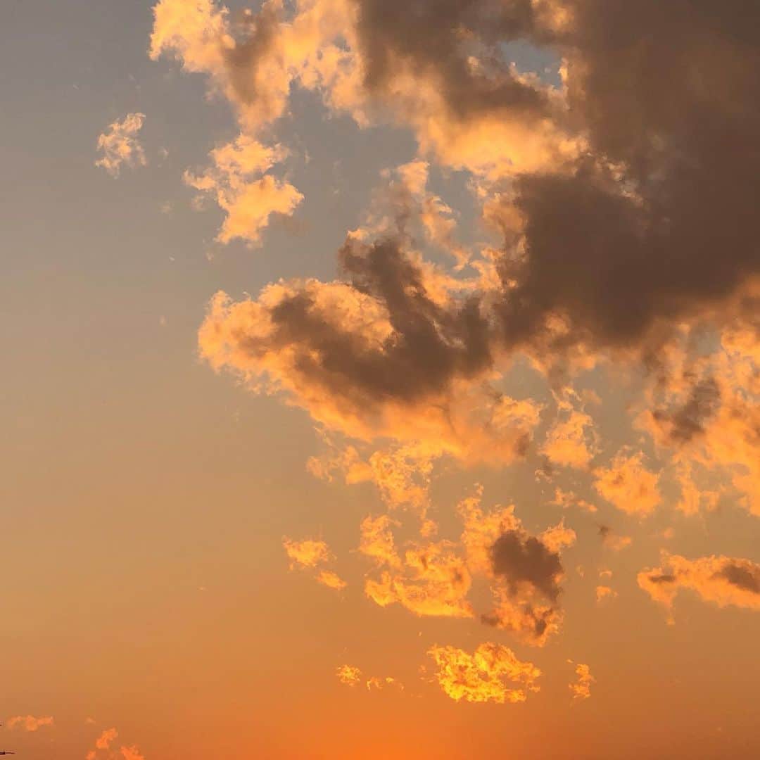 阿知波妃皇のインスタグラム：「☁️☁︎☁️☁︎☁️」