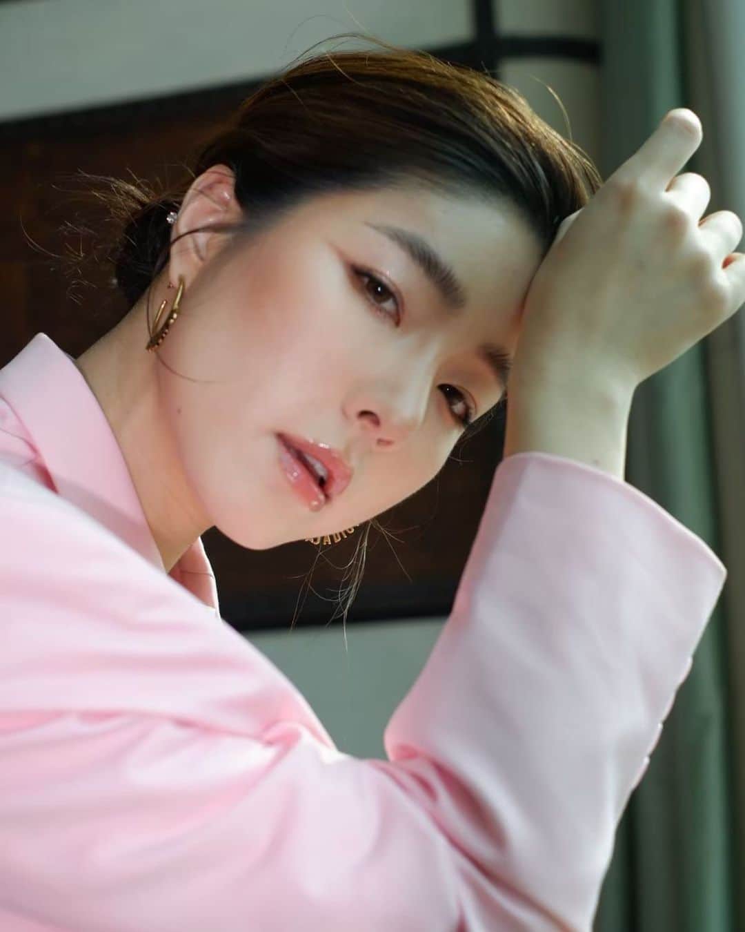 GYEON SEOのインスタグラム：「_* 12.31.2020 🖤 . . so ready for 2021 #lastdayoftheyear」