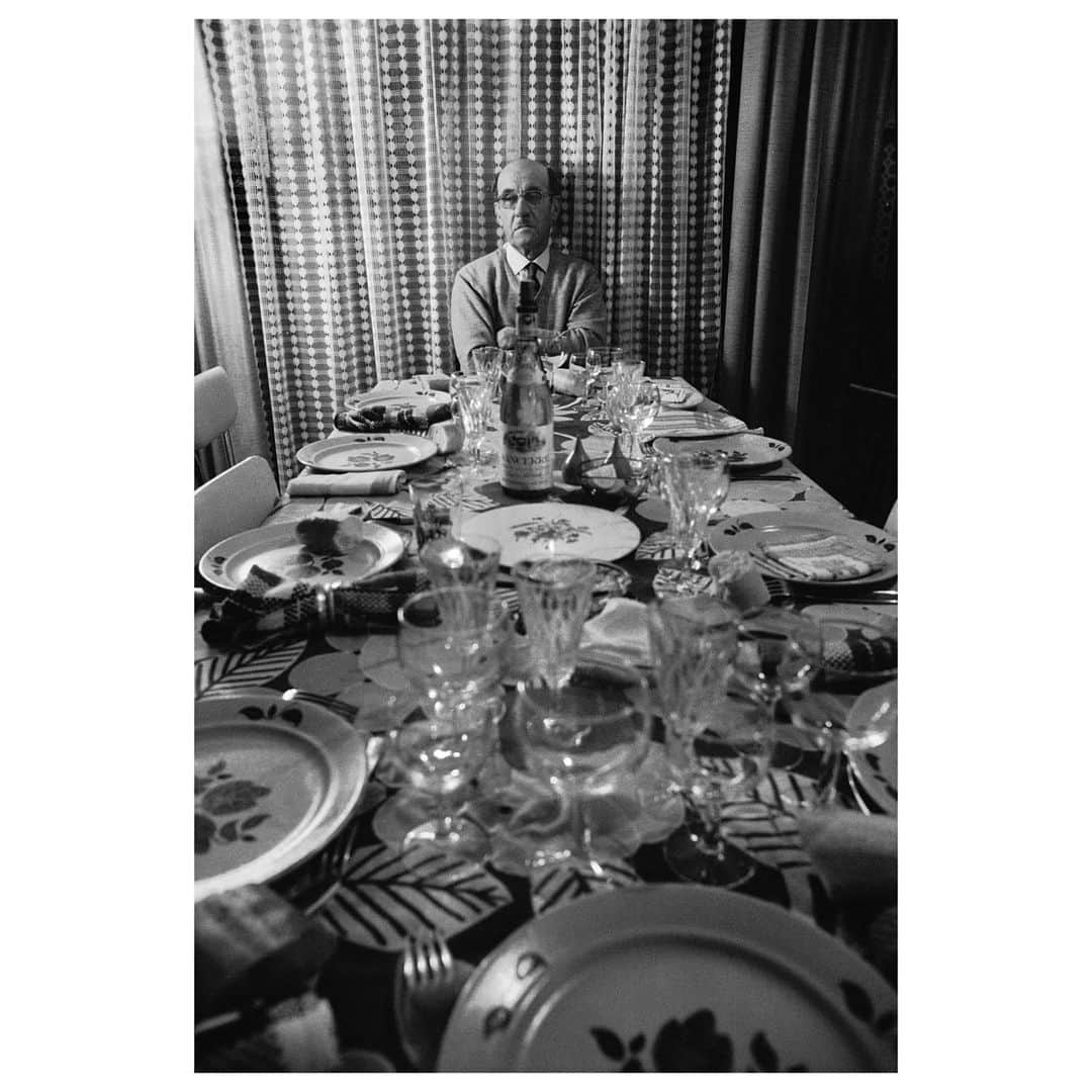 Magnum Photosさんのインスタグラム写真 - (Magnum PhotosInstagram)「New Year's Eve family dinner.⁠ .⁠ PHOTO: France. 1973.⁠ .⁠ © @jeangaumy/#MagnumPhotos」12月31日 23時01分 - magnumphotos