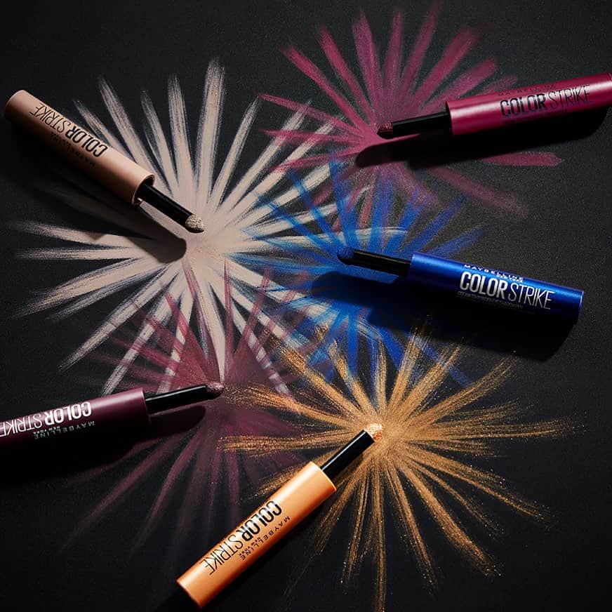 Maybelline New Yorkさんのインスタグラム写真 - (Maybelline New YorkInstagram)「Happy New Years Eve Maybelline fam!💙 Get a colorful eye look in seconds with our #colorstrike eyeshadow pen! Which of these shades are you reaching for tonight? Top to bottom: tempt❤️, flare🤍, ace💙, crave💜, flash💛.」12月31日 23時02分 - maybelline