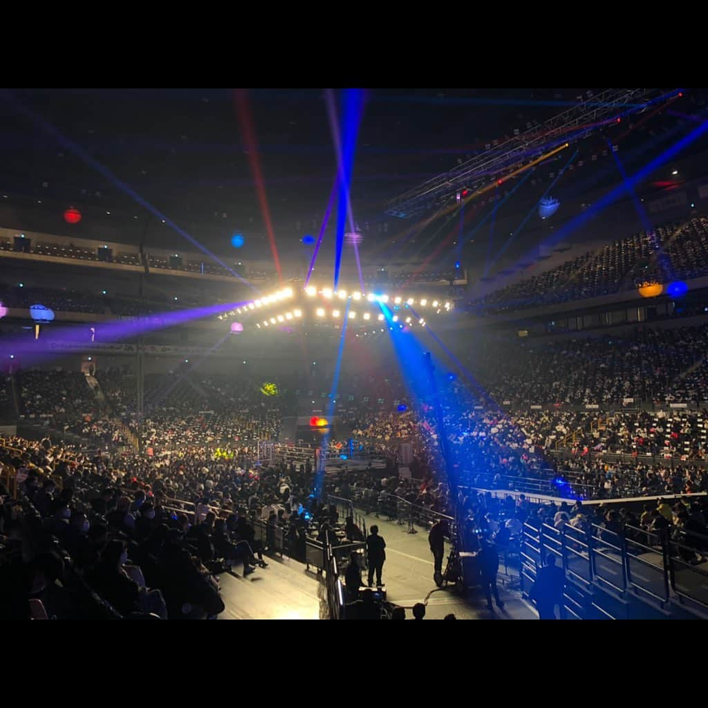 横浜流星さんのインスタグラム写真 - (横浜流星Instagram)「2020年ありがとうございました。 今年は自分を見つめ直し沢山悩み考えることが出来ました。2021年も沢山吸収し力をつけ、2020年に培った物を出し切り、皆さんの心に残る素敵な作品を届けられるよう精進します。良いお年を。  #2020年 #ありがとう #RIZIN.26 #最高でした #天心めちゃくちゃカッコよかった #五味選手とも撮ってもらいました #お疲れさまです！！ #2021年も #宜しくお願いします！」12月31日 23時02分 - ryuseiyokohama_official