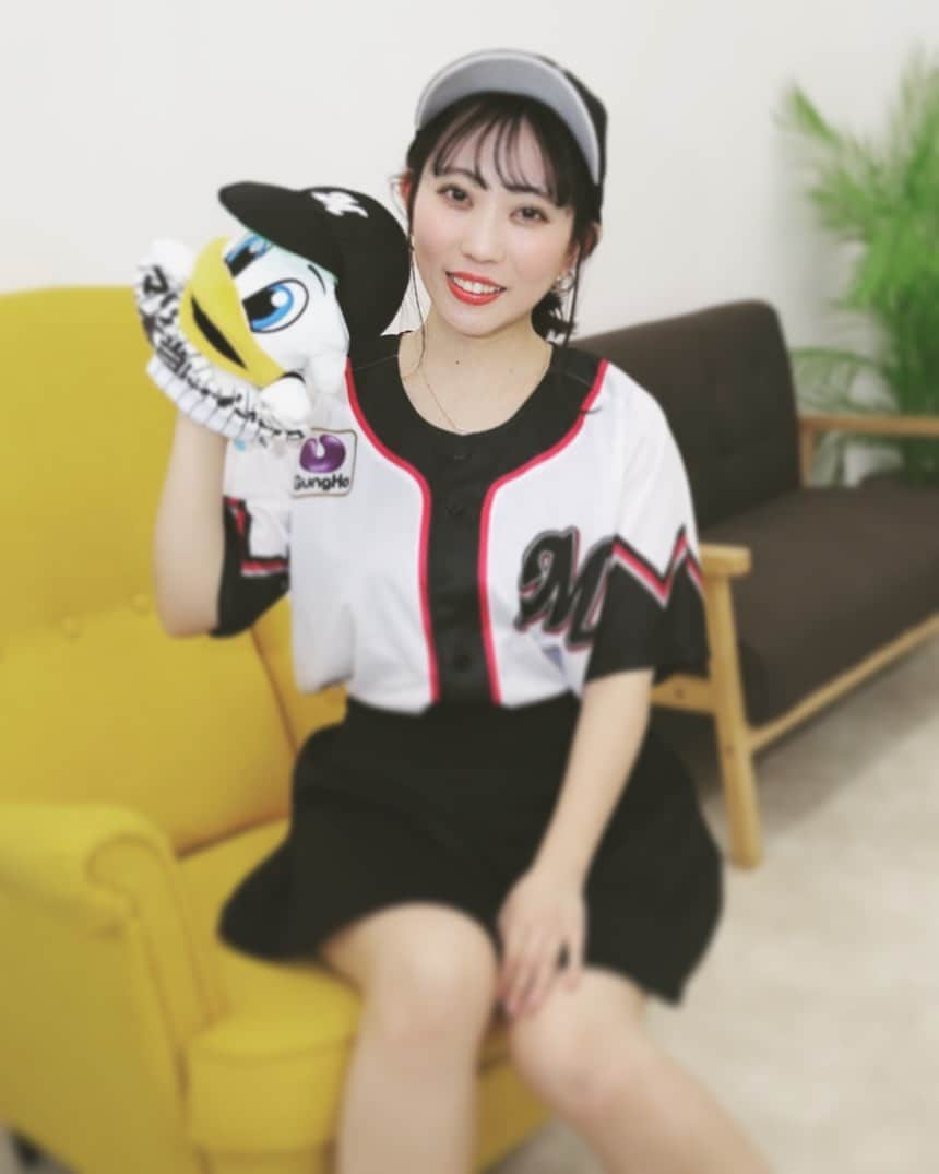 千葉えりかのインスタグラム：「2021年は 千葉ロッテマリーンズの リーグ優勝がみたいです。  #chibalotte#千葉ロッテ#千葉ロッテマリーンズ#ロッテ女子#ロッテファン#野球女子」