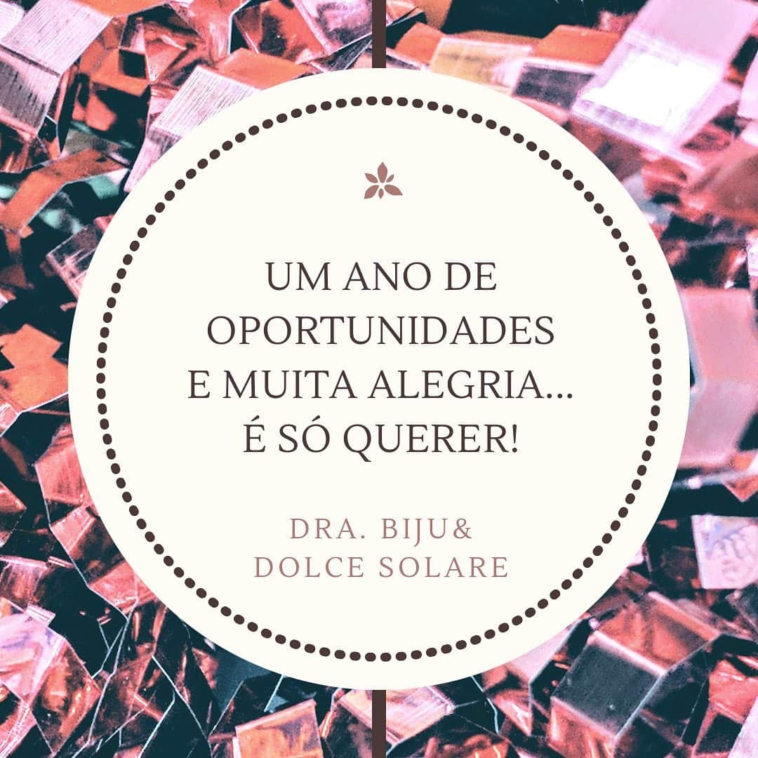 Vestidosのインスタグラム：「Nossa gratidão pelo ano que passou, e que o nosso ano novo comece sendo abençoado por Deus e que nossos passos e decisões sejam guiados e protegidos por Ele. Feliz 2021! 🎆🎉💗✨」