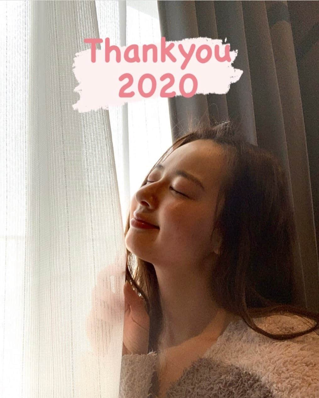 中城あすかさんのインスタグラム写真 - (中城あすかInstagram)「2020年も皆さんありがとうございました😊 . 今年は公私共にとっても濃い一年でした！ . また来年もよろしくお願いします✨✨ . 良いお年を🙋🏻‍♀️💓 . #2020 #子年 #ありがとう2020 #年越し #良いお年を #年の瀬」12月31日 23時12分 - asukanakajo