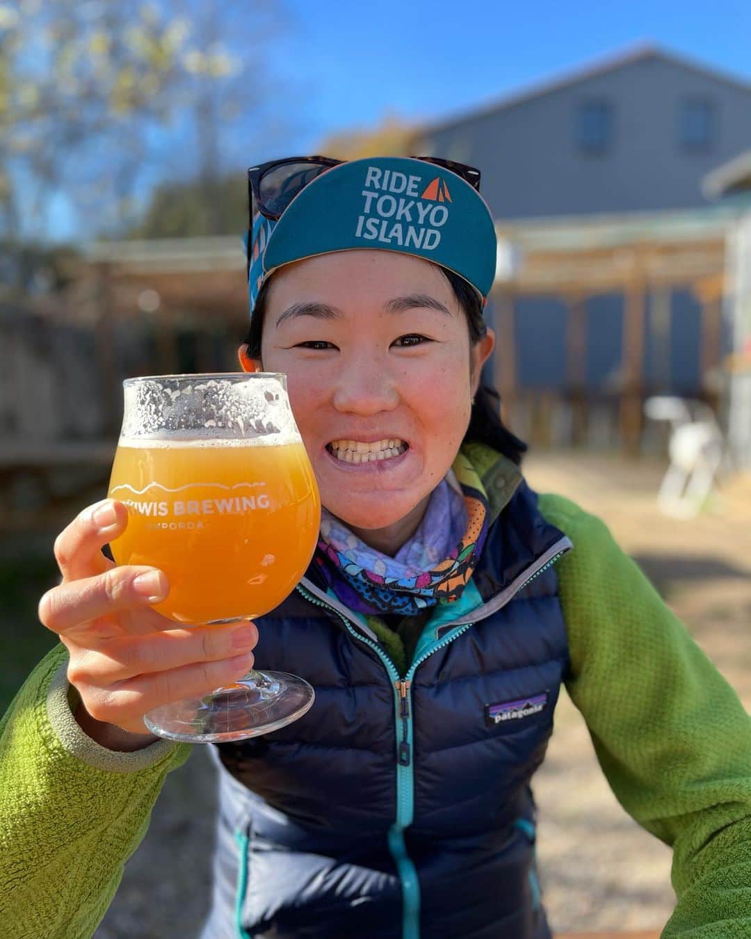 與那嶺恵理のインスタグラム：「Cheers & Bye 2020 💛  Just survived 2020, it’s honor to be 🍻(contrasting me 5years ago🤕) just worth I’m living as cyclist 💛 . . To be honest, it was rubbish as pro cyclist, the other hand it was worth to rethink my life 💛  Accidentally there were lots of time to think about except cycling and felt where I’m in & who I am.  I had the time to imagine except cycling as pro, also Japanese living in Europe. It’s not only easy but also worthy 🧡 . . Greatful I’m here with people on my side 💛 Best wish for everyone who is behind(with) me ❤️ Don’t focus bad things (for sure almost bad), Focus & Pursuit good things in my life 🚲☕️🍻❤️ . . Wanna HUG you all one by one🥰 Heading to 2021 with me 😊#今日のエリさん　と5年前の#今日のエリさん  See you in #tokyo2021 #ridetokyoisland」