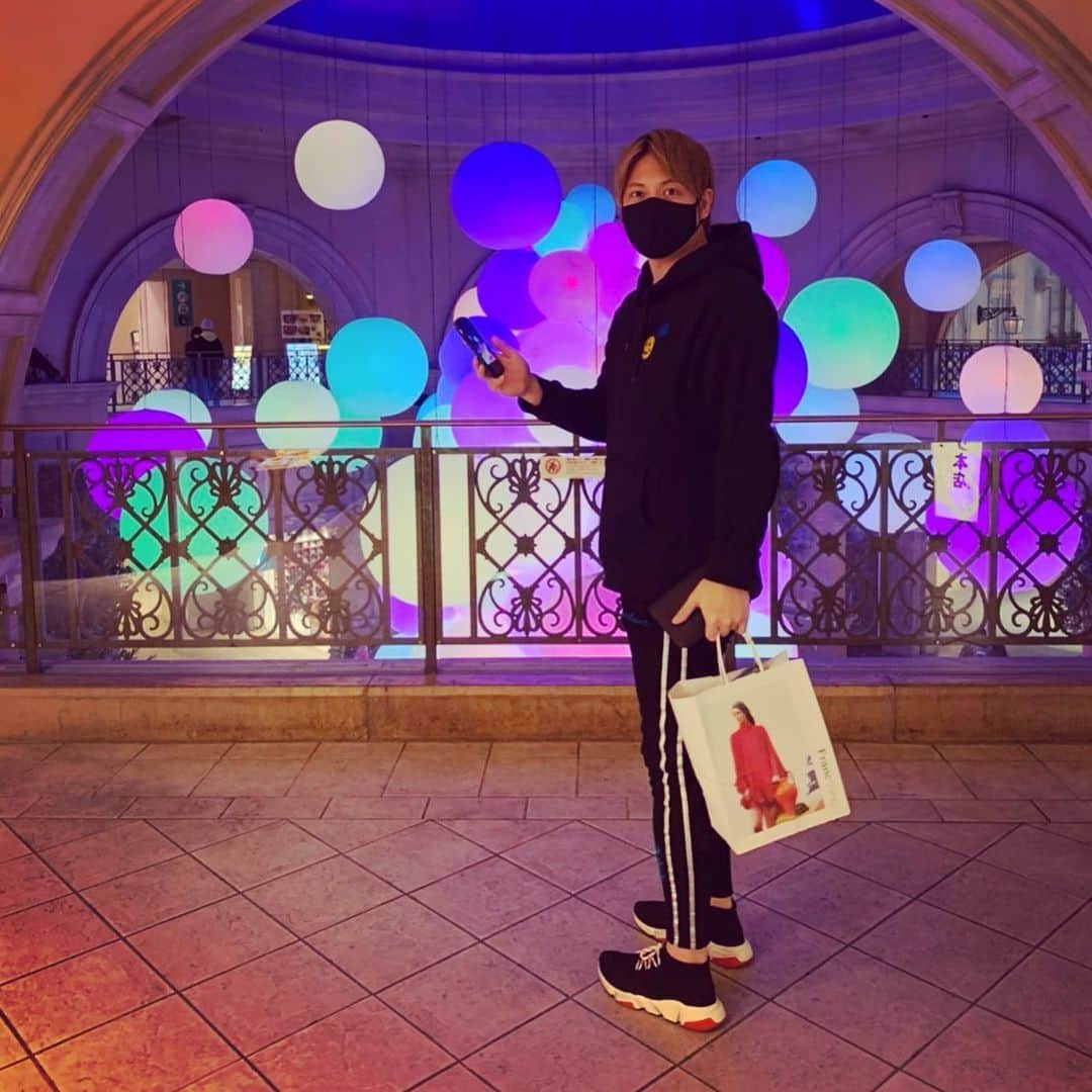 加藤慶祐さんのインスタグラム写真 加藤慶祐instagram お台場 ヴィーナスフォート アウトレット 大晦日 年末年始 冬休み スターリアン スマイル プルパーカー ストリート ストリートスタイル ストリート ファッション 東京 メンズファッション メンズコーデ セレクト