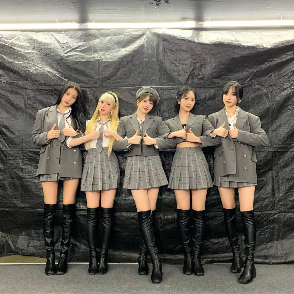 GFriendのインスタグラム：「[🎞 #G_TODAY]  #여자친구 #GFRIEND #밤 #Time_for_the_moon_night #교차로 #Crossroads #NYEL #OOTD」