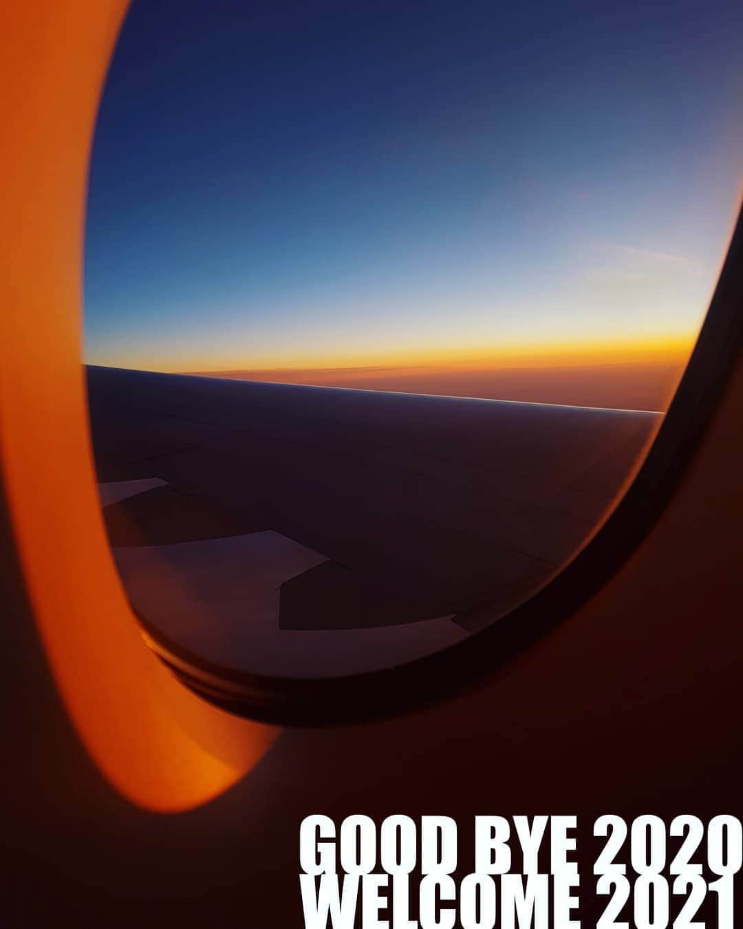 のインスタグラム：「2020년 한해동안 정말 수고 하셨습니다 2021년에는 더 행복하시고 힘내서 코로나 시국 이겨냅시다」