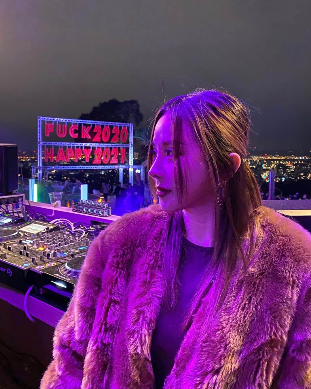 Abby Chenのインスタグラム：「Fuck 2020 Happy 2021」