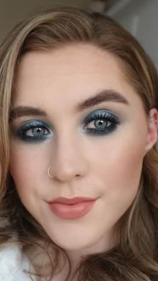 エスティローダーのインスタグラム：「Leaving all the drama behind us, except for looks like these ✨ #StayingIn for #NYE won’t stop us from getting glammed up with a magical eye #makeup look! Here’s #EsteeArtist @esteepro_sophiegriffiths providing us with some gorgeous inspiration! Double tap if you love this look! 🌟  #PureColorEnvy Sculpting Eyeshadow 5-Color Palette in Dark Ego #DoubleWear Stay-in-Place Eye Pencil in Onyx Sumptuous Extreme Lash Multiplying Volume Mascara #PureColorEnvy Sculpting Lipstick in Naked Desire 122」