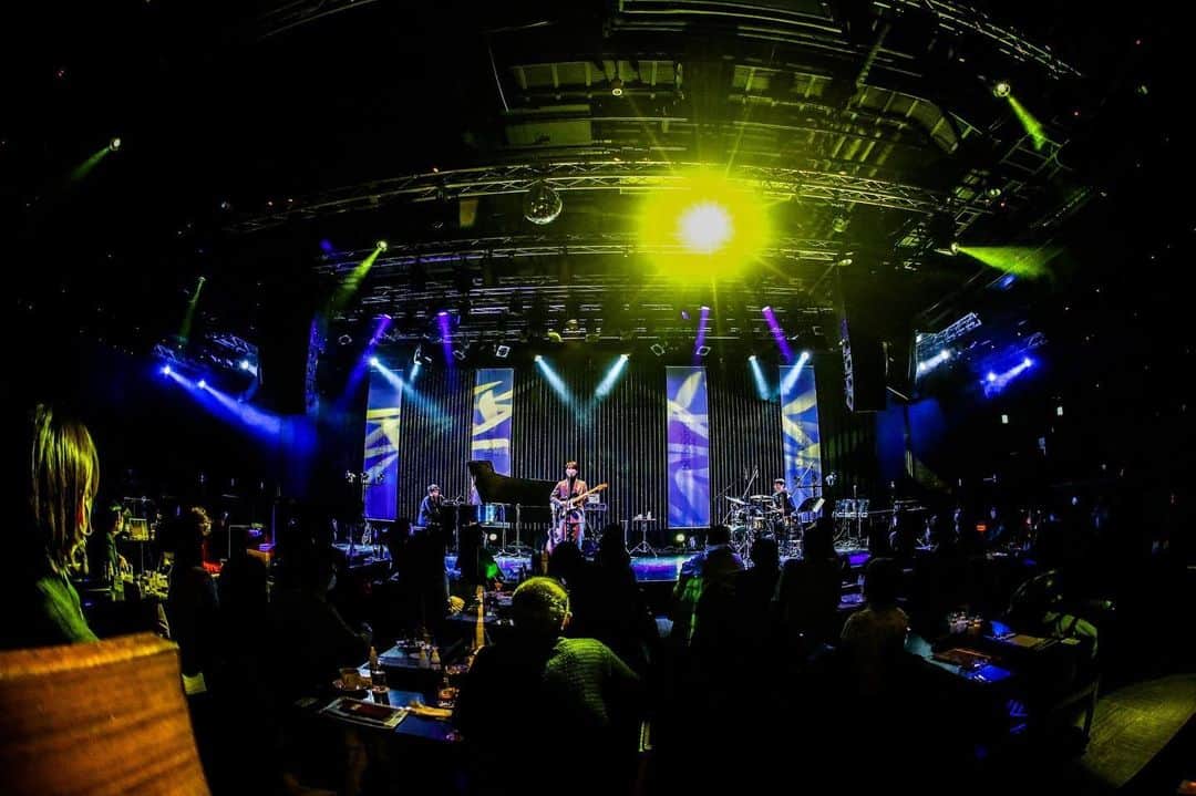 尾崎裕哉のインスタグラム：「やっぱライブは楽しいね #billboardliveosaka #intothenight #throwback #2020memories」