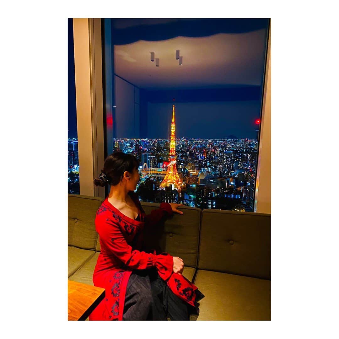 のインスタグラム：「. 来年は 行きたいところに行って 会いたい人に会って 気兼ねなくランチしたりお茶したり 握手したりハグできる日々が 一日も早く戻ってきますように。 . 皆さま、よいお年を！ . #goodbye2020 #2020」