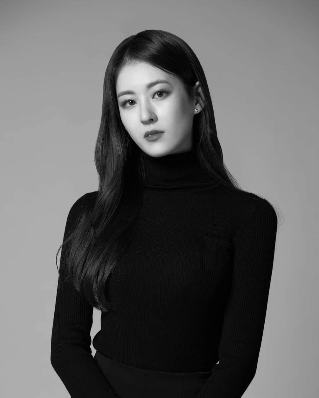 シアのインスタグラム：「새로 찍은 프로필 사진으로 새해맞이를 해봅니다 새해 복 많이 받으세요! #happynewyear」