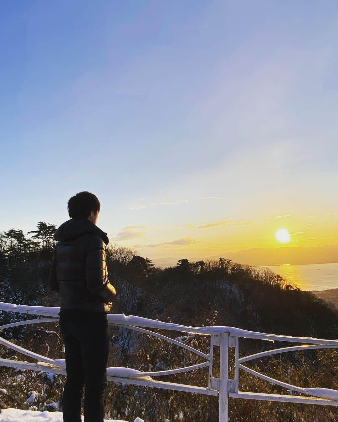 中村優のインスタグラム：「Happy New Year⛩ 新年あけましておめでとうございます🎍 本年もどうぞ宜しくお願いします。  初日の出行ってきた🌅 . . . #2021年 #happnewyear #初日の出」