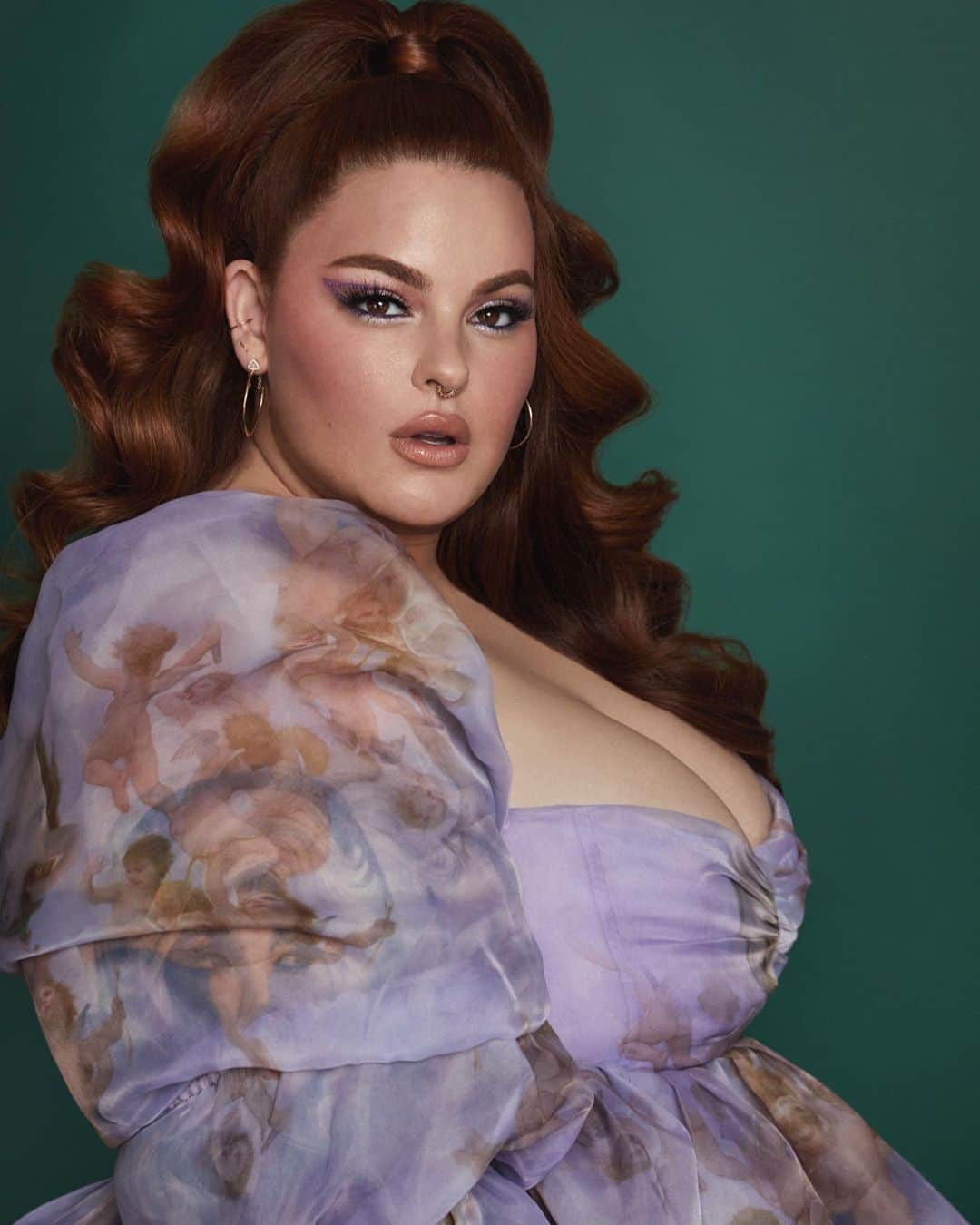 テス・ホリデーのインスタグラム：「Sure of who I am, & where I’m going. 💜My last shoot of 2020, shot in my living room surrounded by love. Happy New Year y’all ✨ Photographer  @alexevansphotography  Hair @mendozavicf  Makeup @jey_ventura  Jewelry @lili_claspe  Dress @selkie」