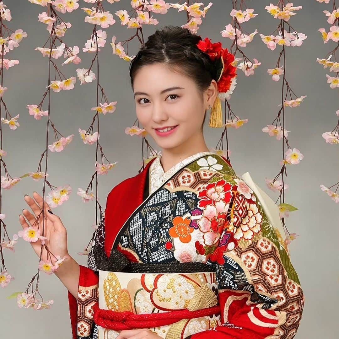 のインスタグラム：「あけましておめでとうございます🎍🌅 2021年もよろしくお願い致します🤲🏻✨ • A happy new year 🎉🎉❤️ Hope everyone will stay safe, healthy, and happy🍀✨ • • • #滝澤史 #スターダスト #新年 #2021 #FumiTakizawa #stardust #happynewyear」