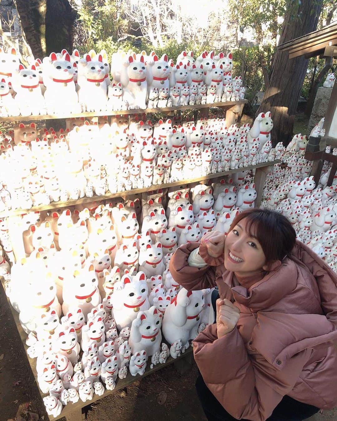 尻無浜冴美のインスタグラム：「🎍happy.*new.･ﾟyear~*°.🎍~💕  早起きして初詣、2ヶ所行ってきたよ♪ おみくじ引いたら大吉でした😍 本厄なので気を付けながら、最高の1年にしたいな*｡٩(ˊvˋ*)و✧*｡  #元旦  #初詣  #豪徳寺  #世田谷八幡宮  #おみくじ  #おみくじ大吉  #大吉  #2021  #本厄 #本厄突入 #missvivianajapan」
