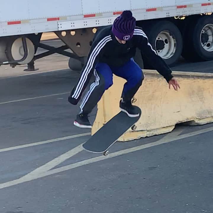 マライア・デュランのインスタグラム：「Bye 2020 🙃 📲: @elijahdur」
