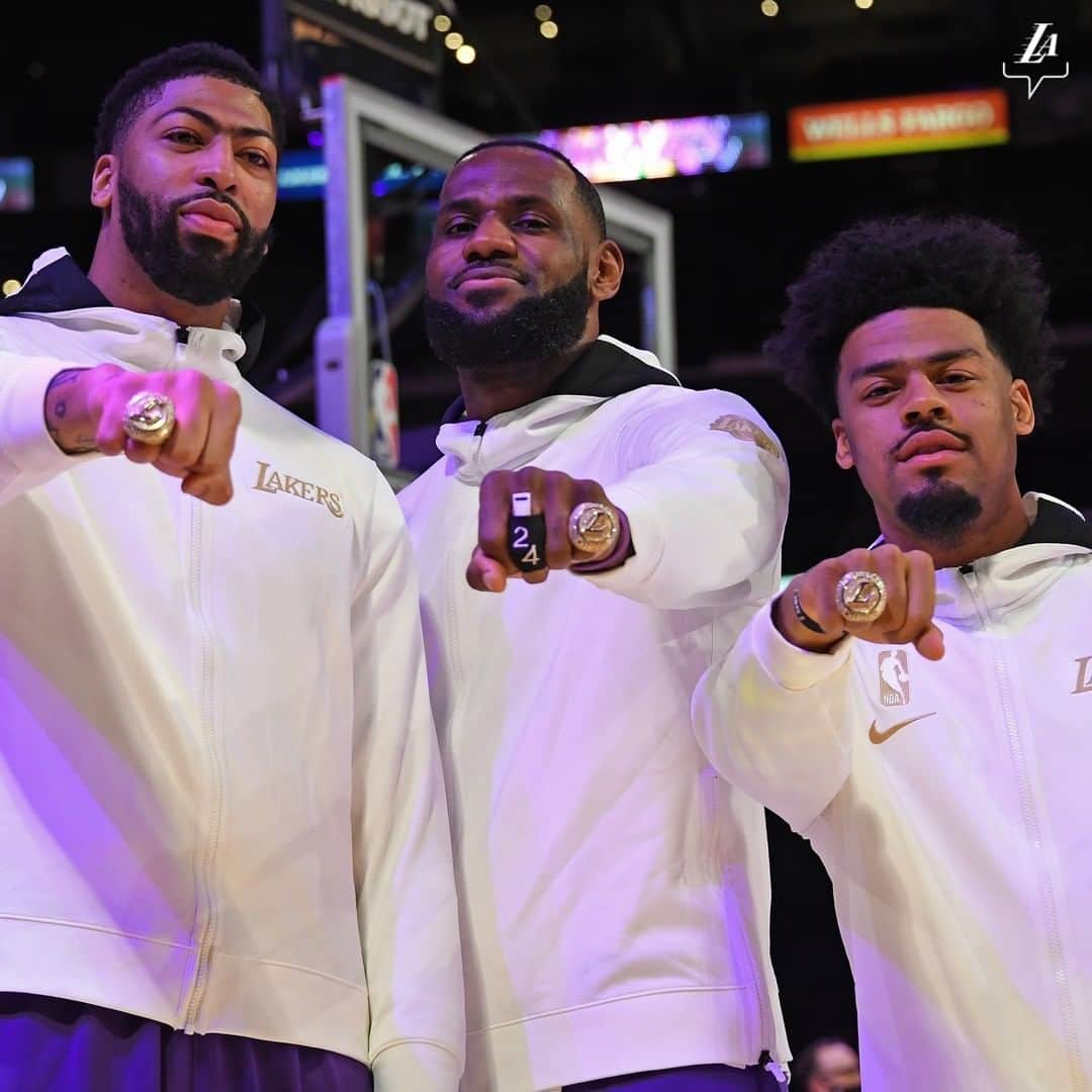 Los Angeles Lakersさんのインスタグラム写真 - (Los Angeles LakersInstagram)「As we get ready for a new year, we’re looking back on the 2020 moments we'll never forget. Here’s to 2021 🙌 #LakeShow」1月1日 10時31分 - lakers