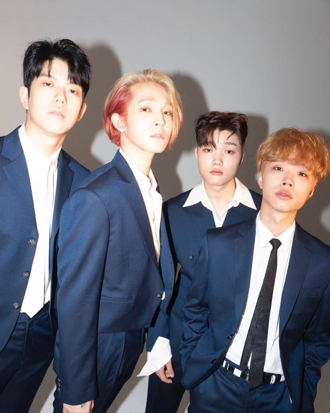 のインスタグラム：「어려웠던 2020 이었지만  행복해질 2021 소망 합니다! Happy new year ;) #2021  #사우스클럽」