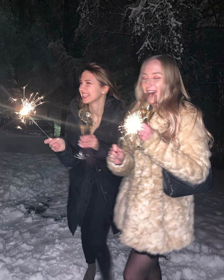 セシリア・トルンのインスタグラム：「Cheers to the new year 🥂🥰❤️ #2021」