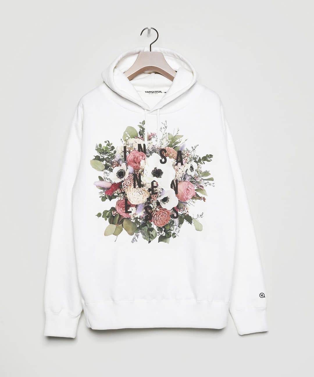 ヴァンキッシュのインスタグラム：「■ INSANENESS BOUQUET HOODIE[VGC1299] Color:White/Black Size:S/M JPY 13,200 (tax included)  ㅤㅤㅤㅤㅤㅤㅤㅤㅤㅤㅤㅤ Shop link bio！ ——————————————— ‪#VANQUISH #vanquishjp」