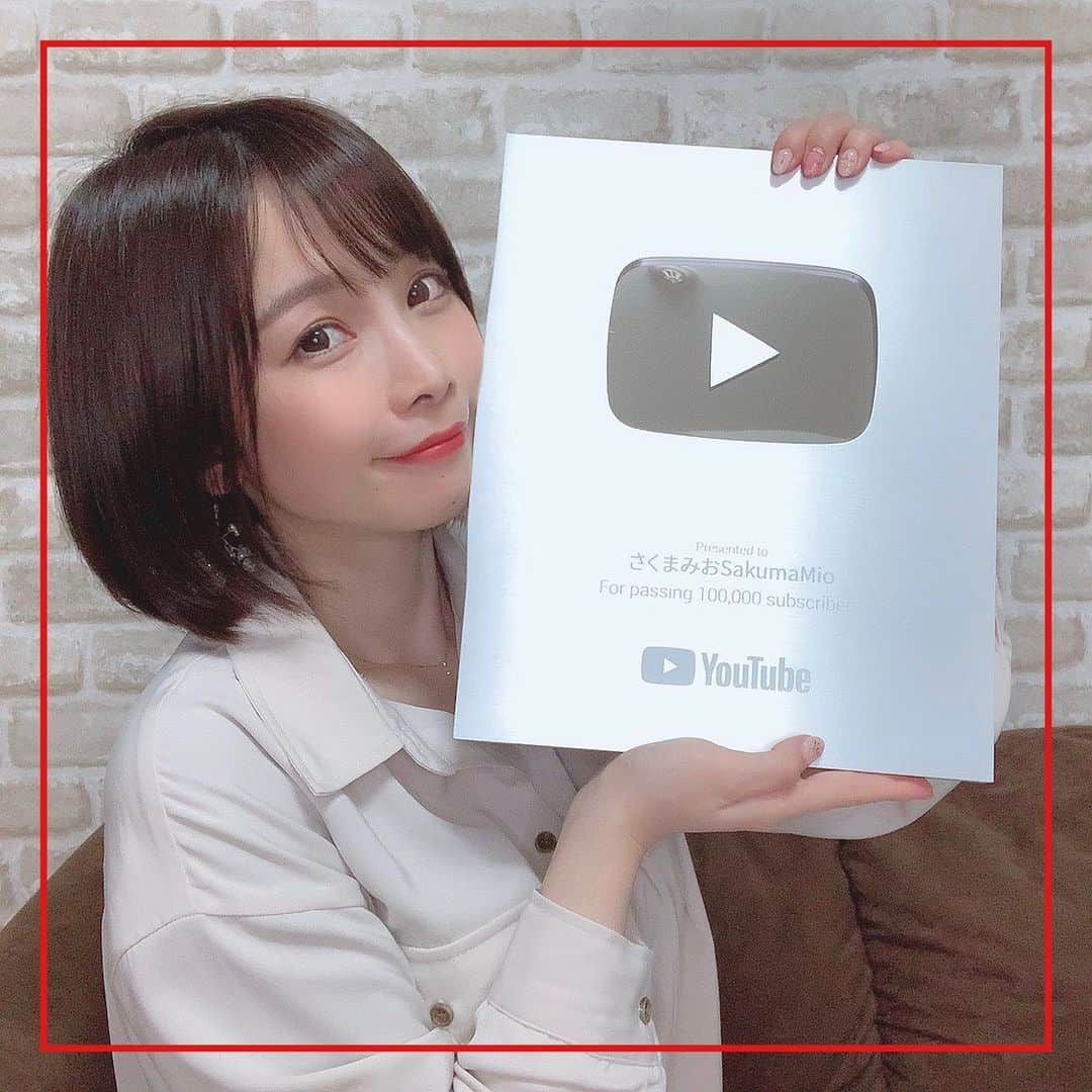 さくまみおのインスタグラム：「あけましておめでとうございます︎︎🎍 昨年は「さくまみおの美ボディ研究部」スタートから始まり、たくさん入部希望(チャンネル登録)してくれたおかげで銀の盾が届き、夢の1つだったラジオ番組を持たせていただけることになったり、映画「MIND YOUR EYE」では初めての舞台挨拶に緊張したり、馬chのグッズが出来たり、順風満帆と思いきやいきなり親知らずが暴走したり( ꒪⌓꒪)笑、おかげで後半色んなスケジュールが狂ってしまったけど、変な顔のままみんなのKEIBA裏実況やスターホース情報局にも初めて出させていただいたり笑、そしてみんなで作るナイトブラプロジェクトも動き出し、近々もう1つとっても嬉しいお知らせも出来そうで…波瀾万丈な1年でしたが、部員の応援のおかげで本当に充実した1年を送ることが出来ました☺️本当にありがとうございます🙇🏻‍♀️✨ 2021年は、もう少し色々なことに余裕を持てるように早め早めに準備が出来る様にしたいです‪୧(･̆‸･̆)و"‬ 今年も過信せず、1歩1歩丁寧に歩こう。一緒に歩いてくれると嬉しいです☺️ 今年もよろしくお願いします🙇🏻‍♀️✨」