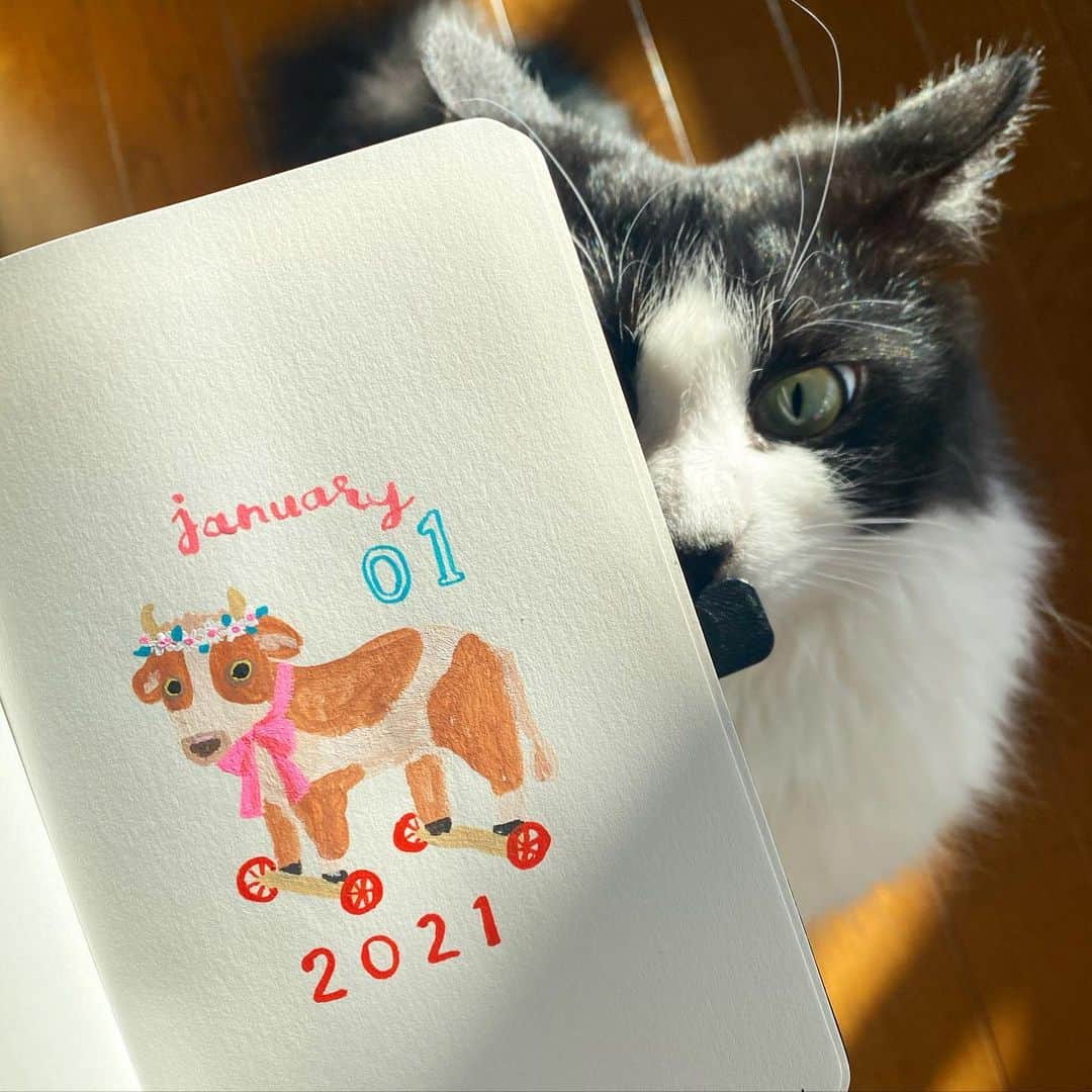 北岸由美のインスタグラム：「Happy New Year! 2021年もよろしくお願いします。  #yumikitagishi #yumikitagishicalendar_january  #happynewyear #丑年」
