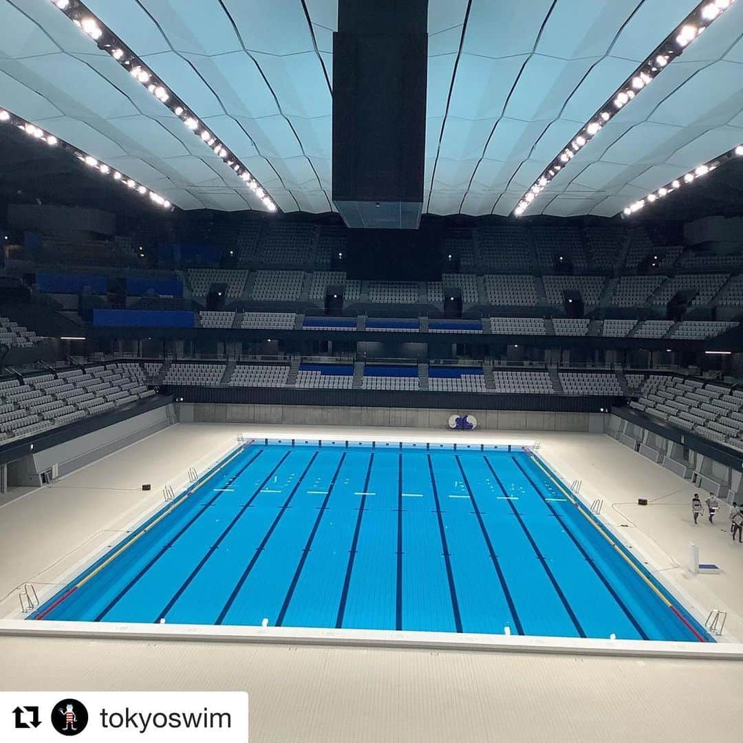 北島康介さんのインスタグラム写真 - (北島康介Instagram)「@tokyoswim  あけましておめでとうございます。  　昨年6月に会長に就任し、皆様のご協力を得ながら「新しい時代のスポーツの価値を創造」をスローガンに活動してまいりました。挑戦は始まったばかりであり成果はまだまだですが、本年も積極的に様々な活動にチャレンジしていく所存です。 　昨年は新型コロナウイルス感染症の影響により練習さえも満足に行えない状況が続き、多くの競技会が中止となりました。本協会は、関係各位のご協力により感染予防ガイドラインを作成し競技会をはじめとする活動を再開することができましたが、厳しい状況はまだしばらく続くことが予想されます。この苦難を乗り越え、平穏な日常を取り戻すためにも、勇気と希望を与え、心の支えとなるスポーツ活動は絶やしてはならないと思っております。 スポーツが豊かな社会の源となることを願い、皆様の健康を祈念して年頭のあいさつと致します。 本年もどうどよろしくお願い申し上げます。  ２０２１年１月１日 公益財団法人東京都水泳協会 会長　北島　康介」1月1日 9時05分 - kosuke5890